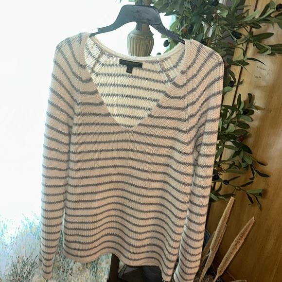 Banana Republic Ivory and Blue Knit Top - Picture 2 of 5